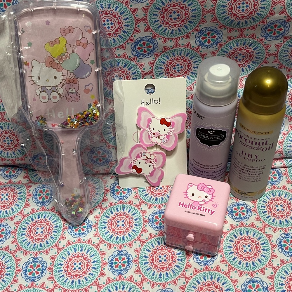 NWT Hello Kitty Hair Bundle:Shaker Brush, clips, drawer mini storage dry shampoo - Picture 3 of 7